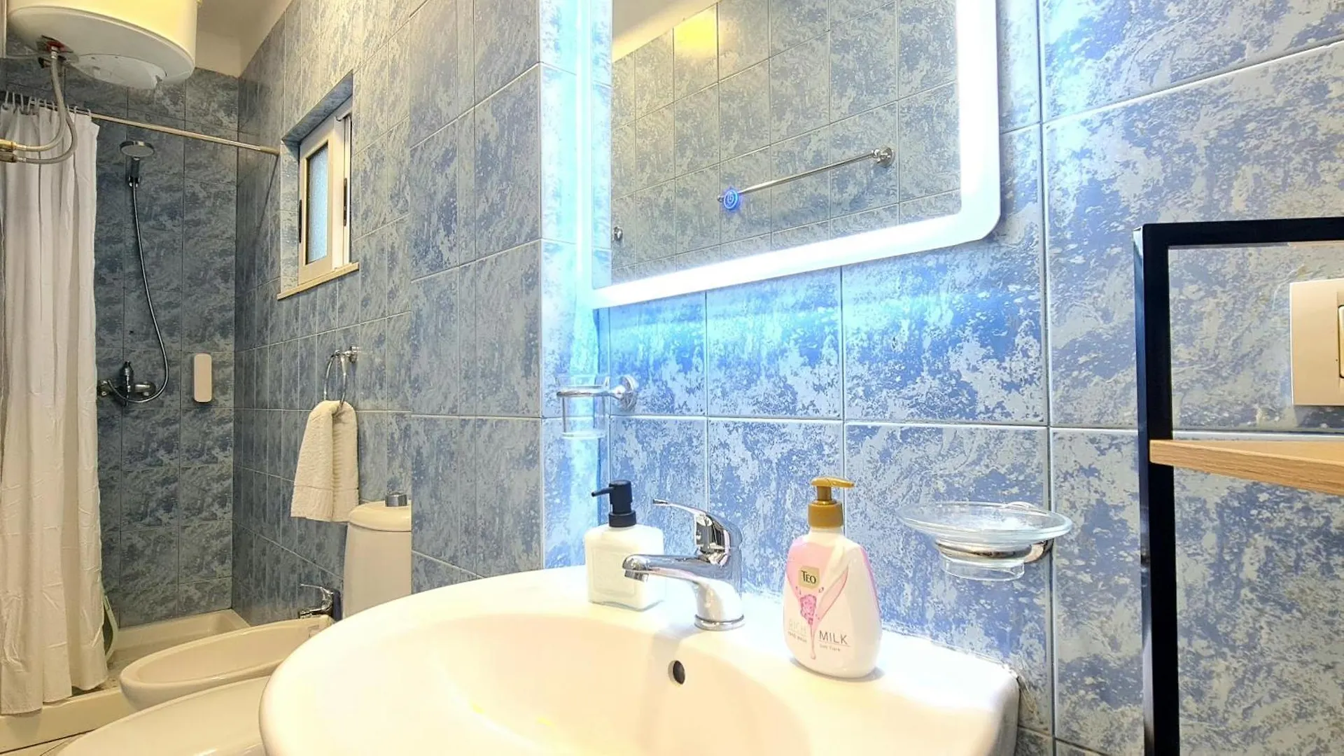 Zaimeen Apartments In Bllok Area Tirana