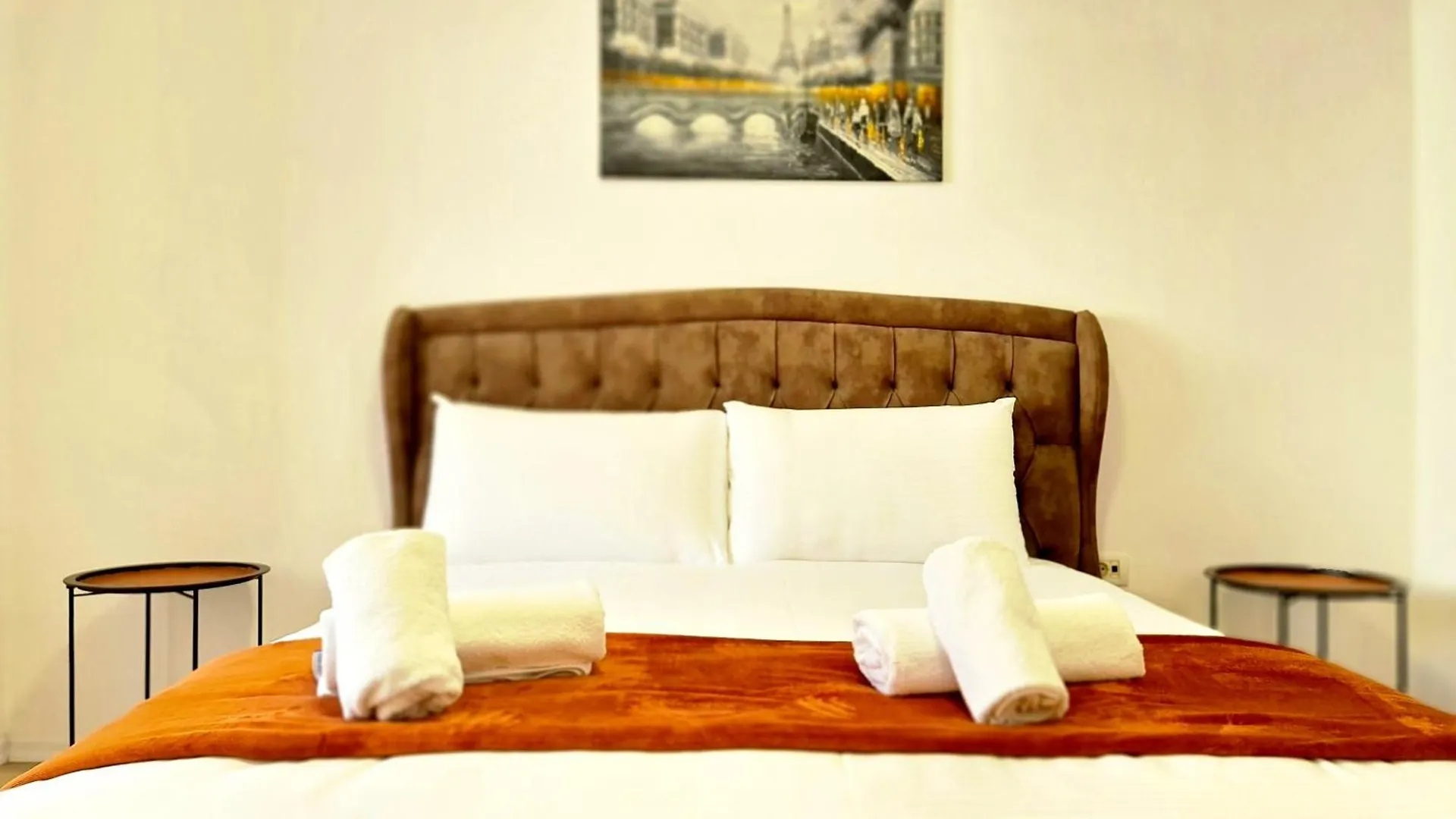 Zaimeen Apartments In Bllok Area Tirana