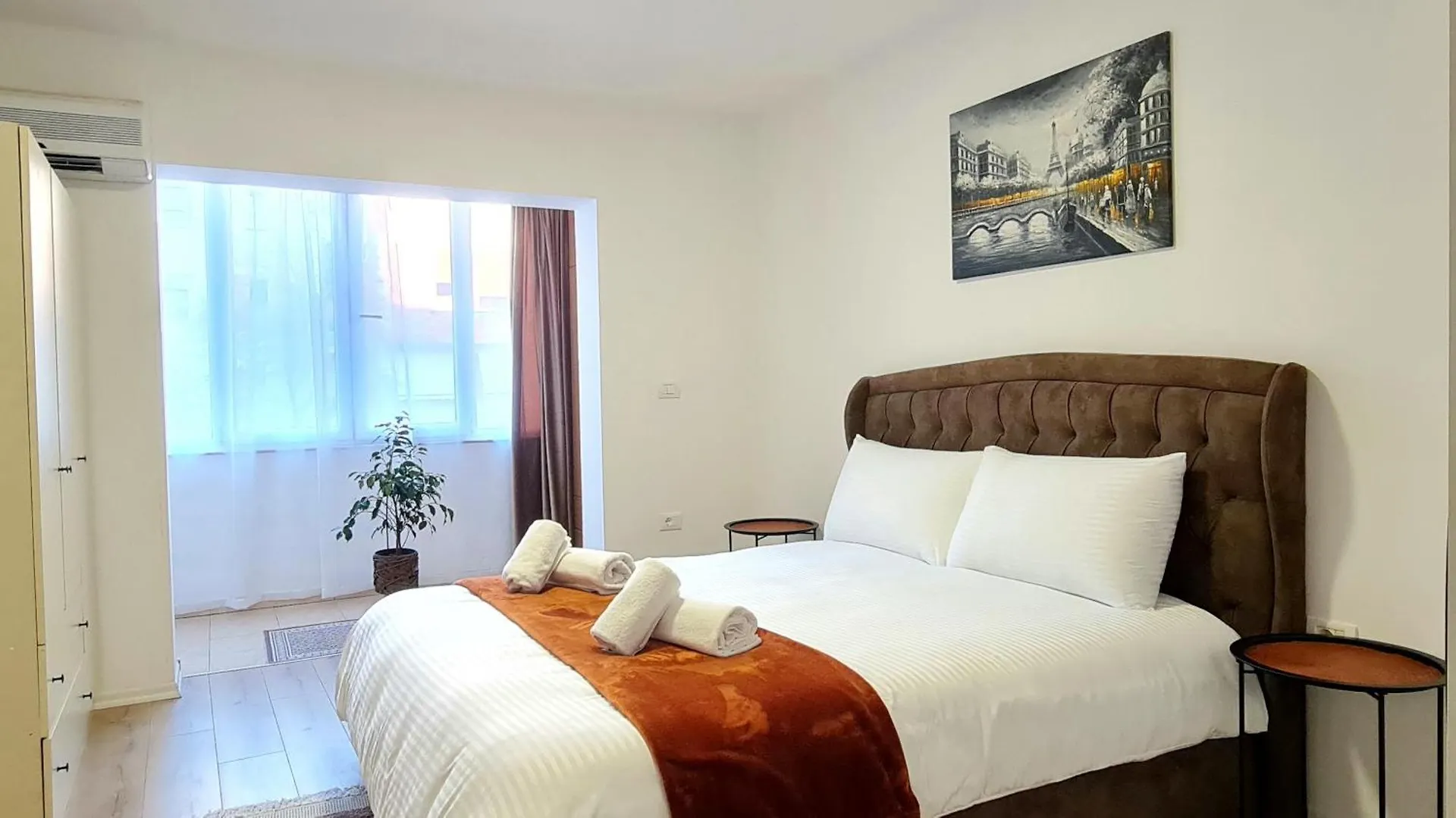 Zaimeen Apartments In Bllok Area Tirana